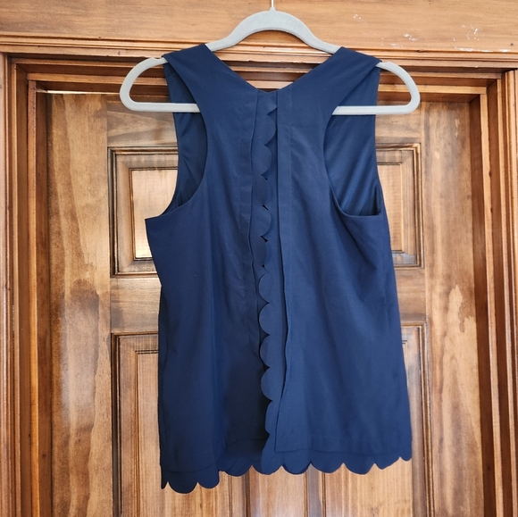Banana Republic Split Back Scallop Navy Tank Blouse with Built-In Bra - Picture 2 of 5